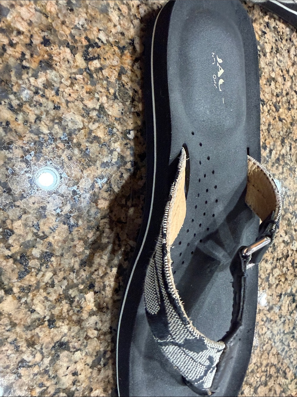 Coach Black and Tan Logo Thong Sandals Size 8 - Picture 6 of 11